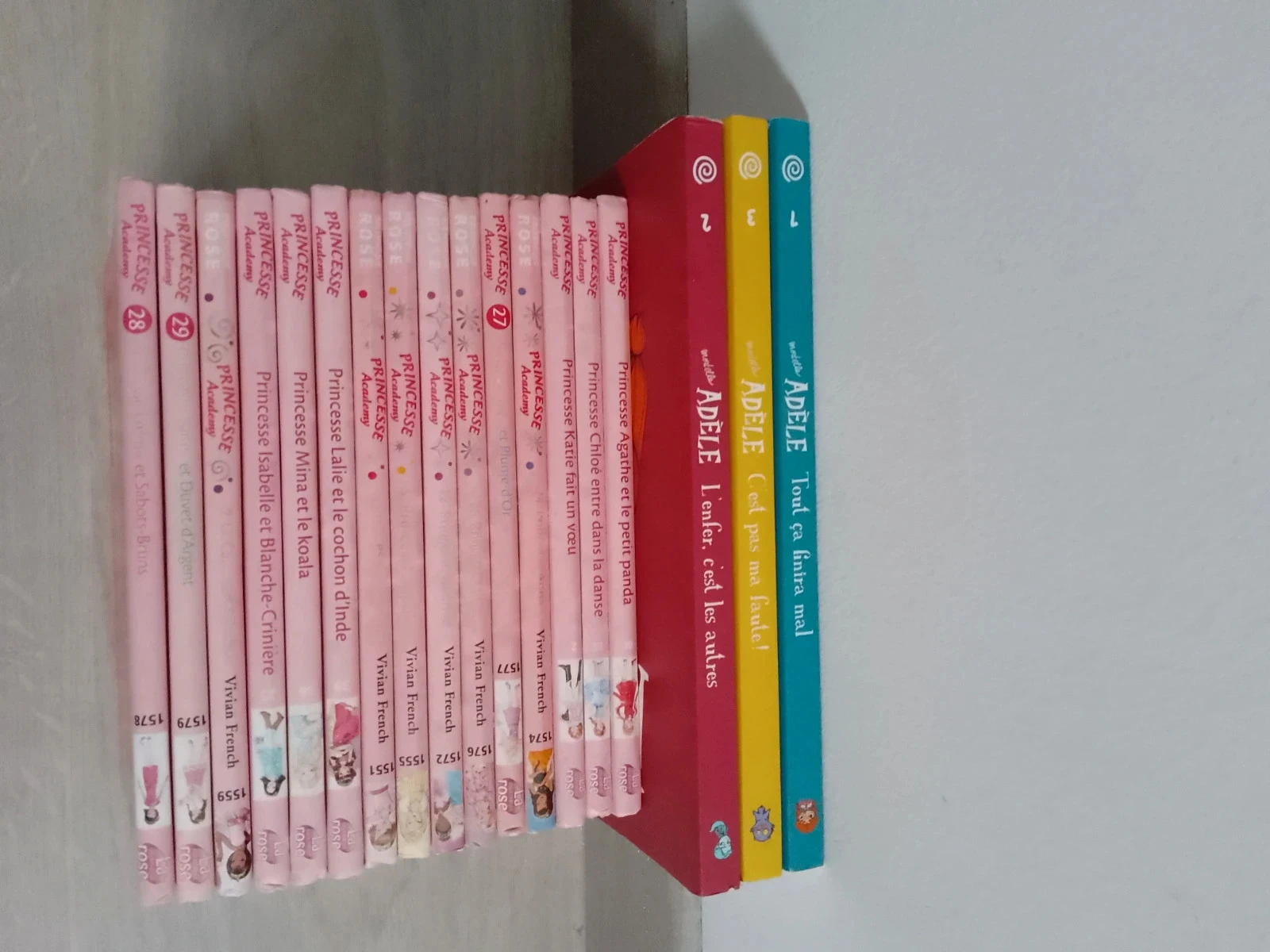 Lot of 18 books from the Mortale Adèle and Princesse Academy series – photo 2